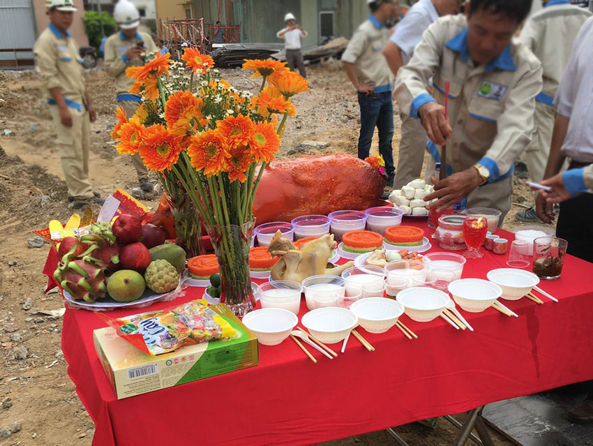 Chuẩn bị Mâm cúng động thổ xây nhà cần những lễ vật gì - Inox Việt Nam